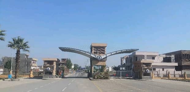 Prime Location University Town Commercial Plot Sized 1095 Marla For sale