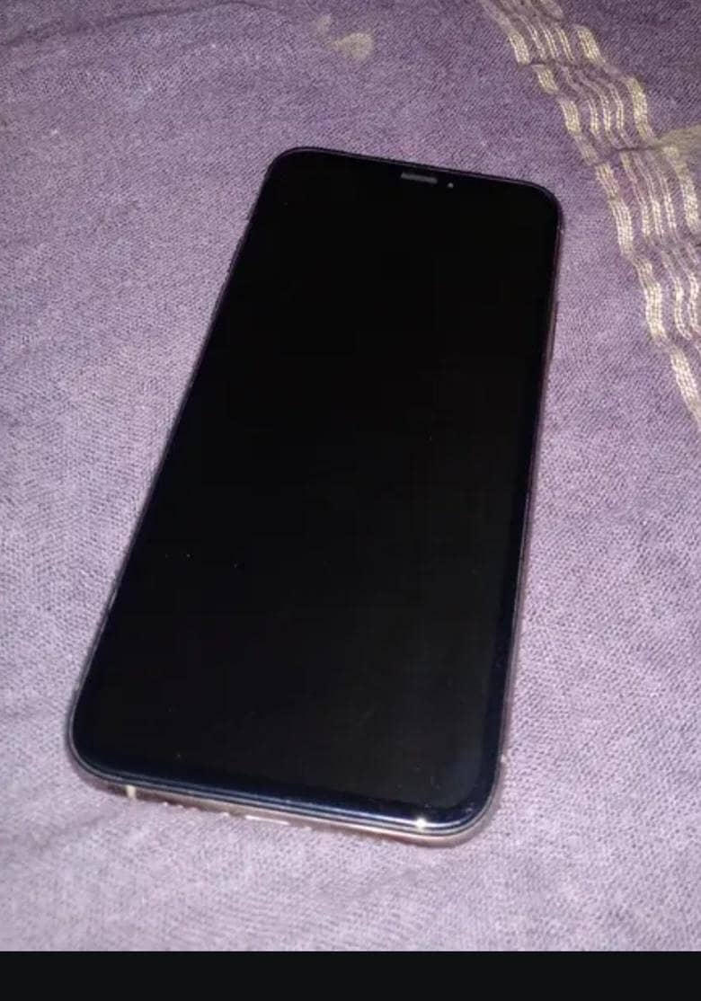 Apple iPhone XS 3