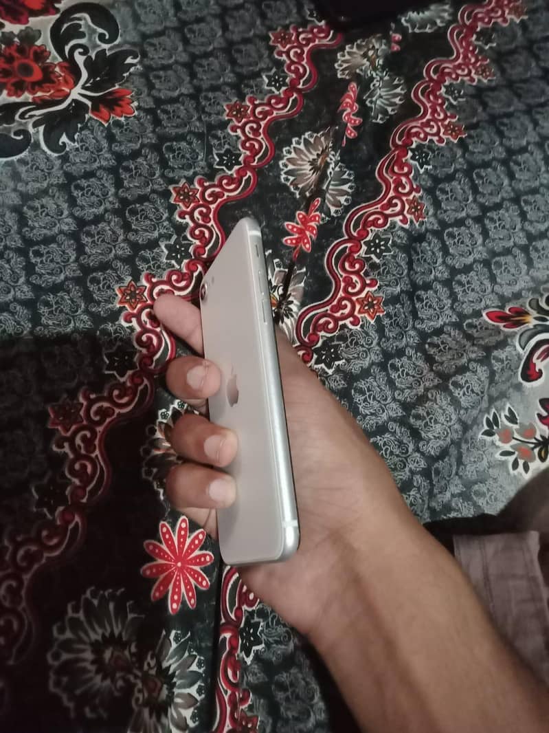 Apple iPhone SE 3