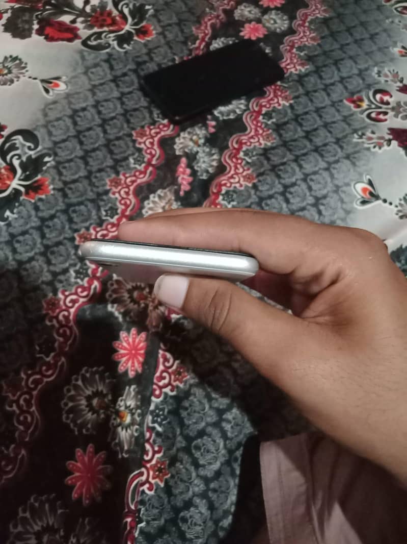 Apple iPhone SE 4