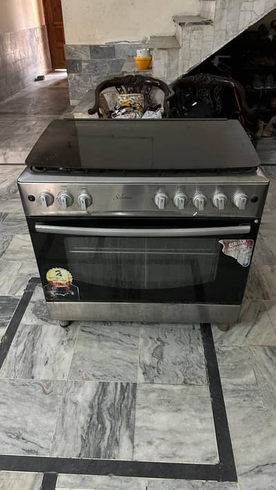 Signature cooking range with oven