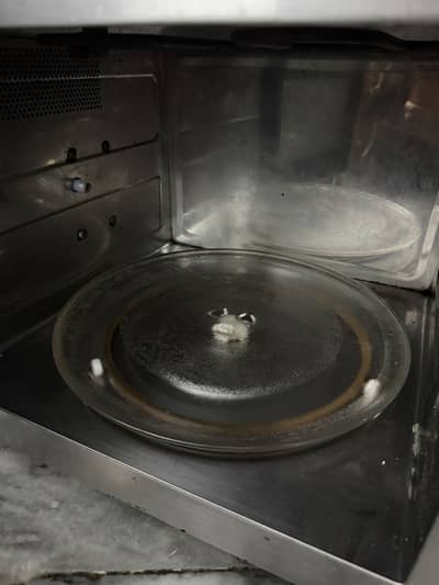 Gold star microwave perfect condition