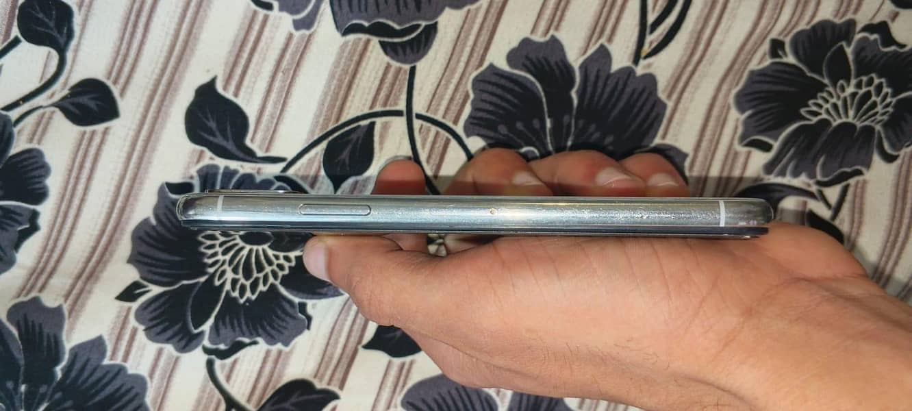 Apple iPhone X 3