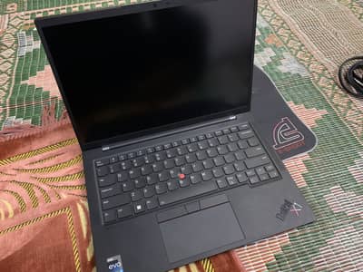 THINKPAD X1 CARBON