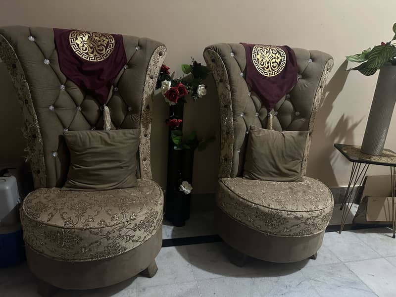 2 SOFA CHAIRS 1