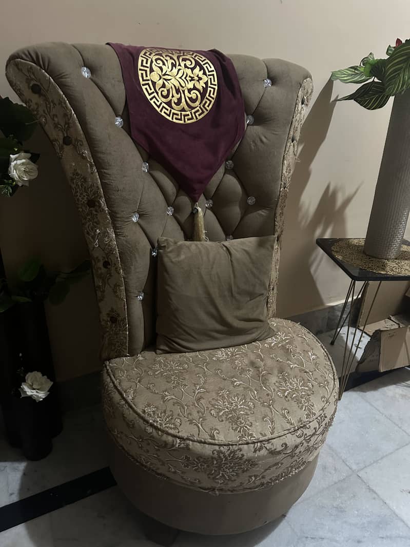 2 SOFA CHAIRS 2
