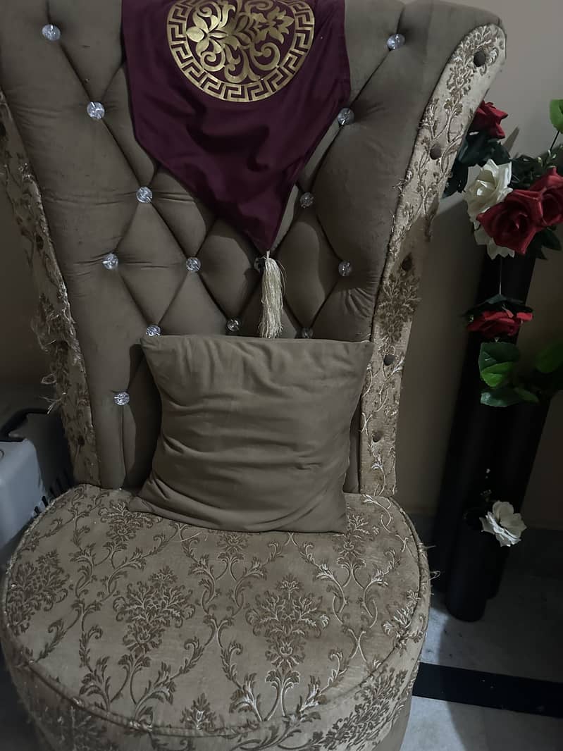 2 SOFA CHAIRS 3