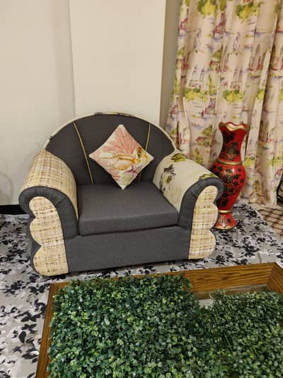 Sofa set with table