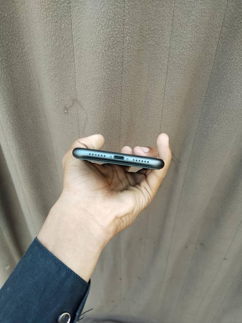 Apple iPhone 11 3