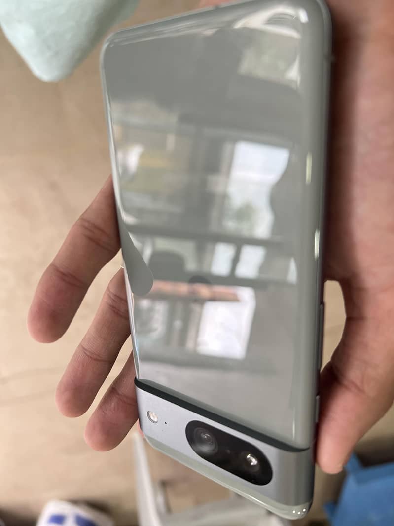 Google Pixel 8 4