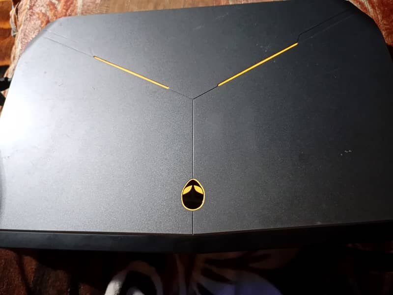 Alienware 13 R2 workstation 1