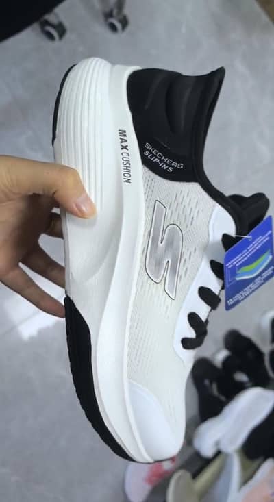 Skechers Max Cushioning