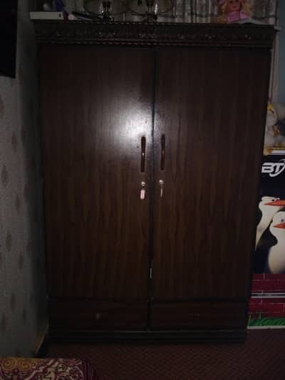 good condition wood wardrobe 2 door good space
