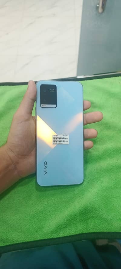 vivo y21T 4/128 with box