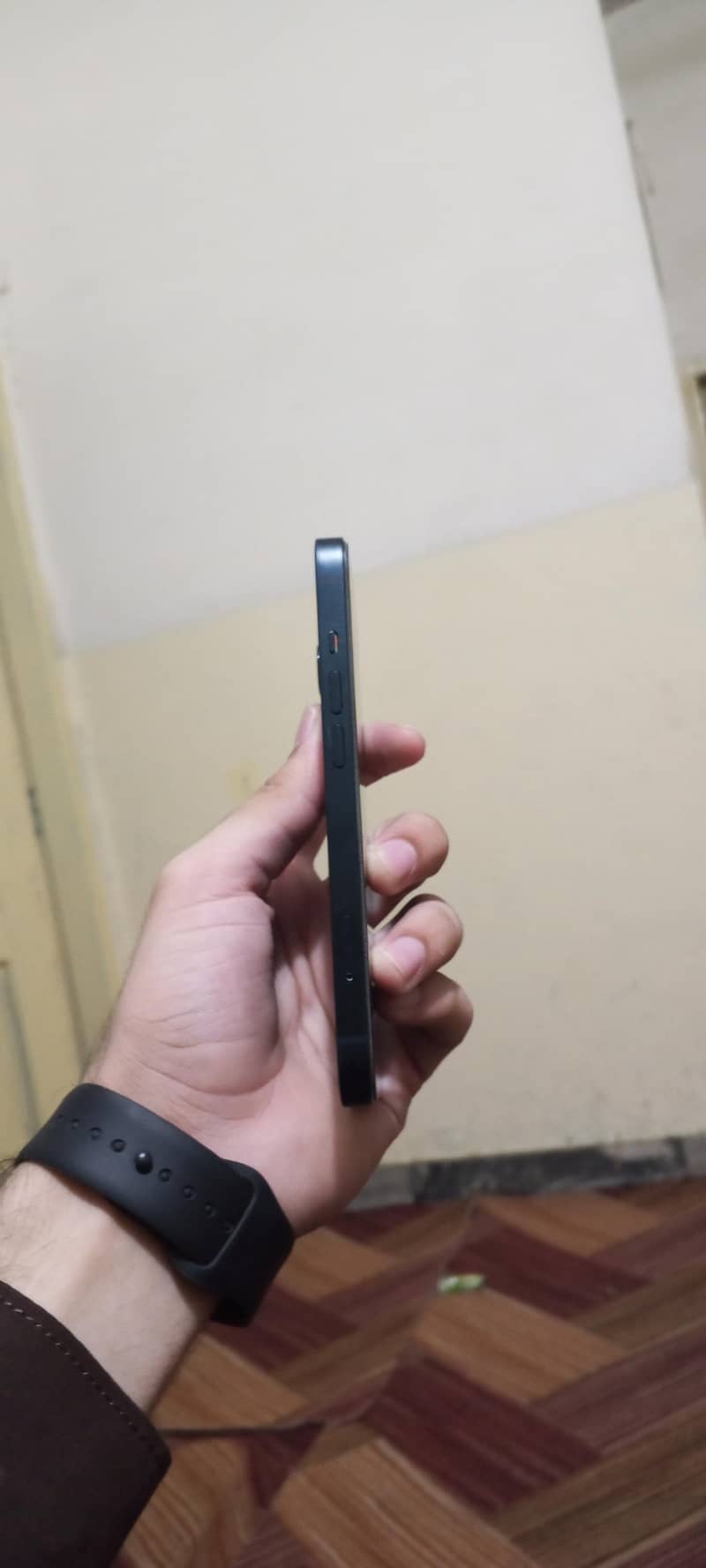 Apple iPhone 13 5