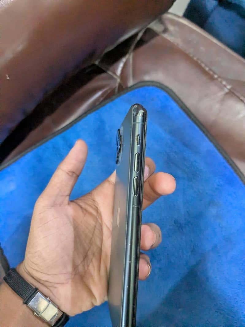 Apple iPhone 11 Pro 1