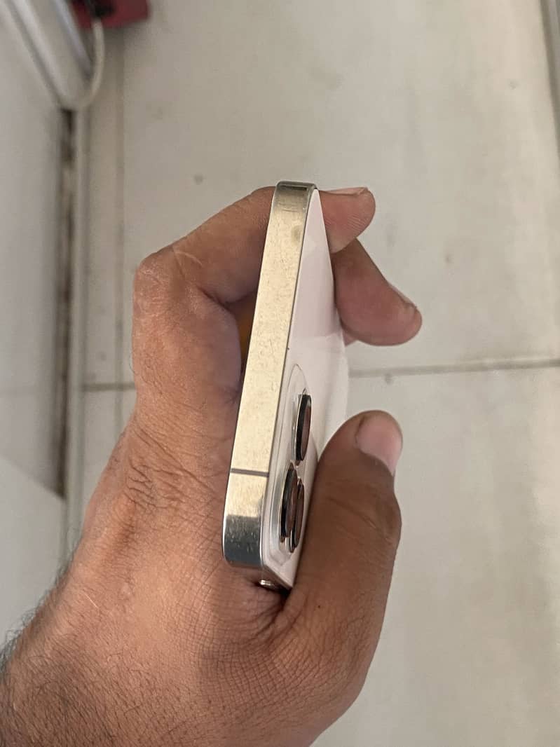 Apple iPhone 13 Pro Max 4