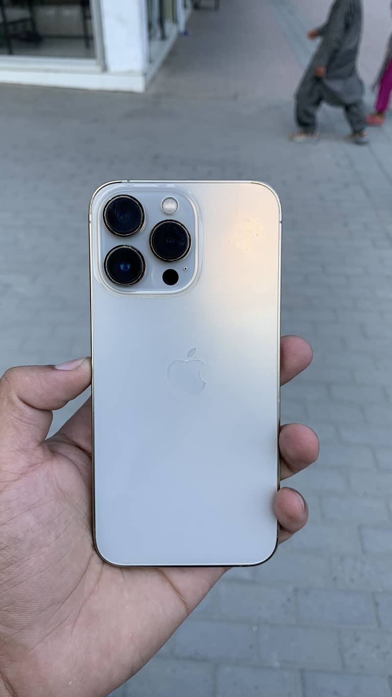 Apple iPhone 13 Pro 8