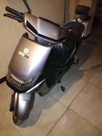 scooty for sale (eveon)