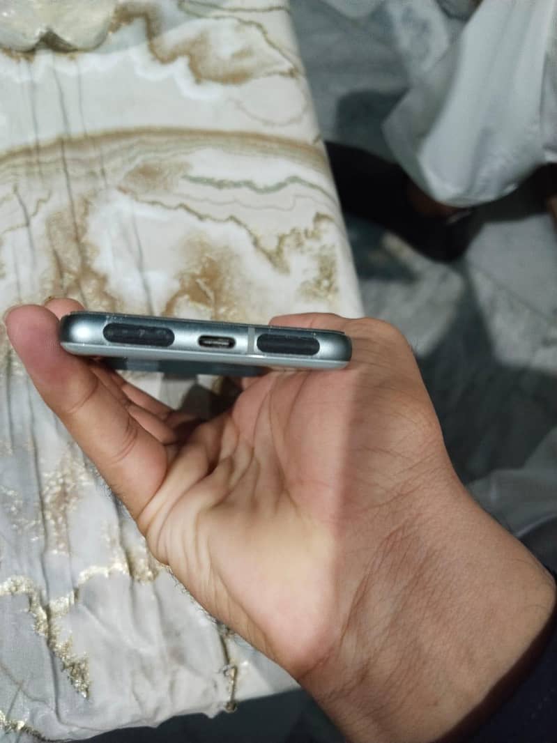 Google Pixel 8 3