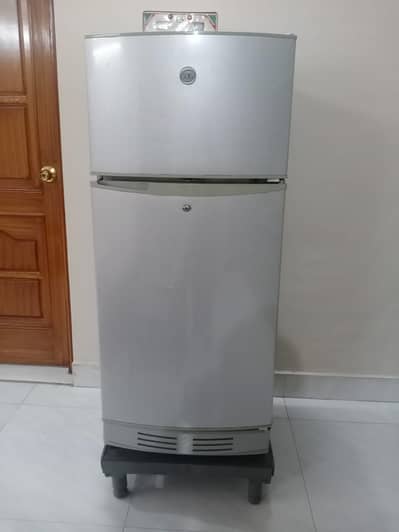 PEL refrigerator (fridge & freezer). Medium size.