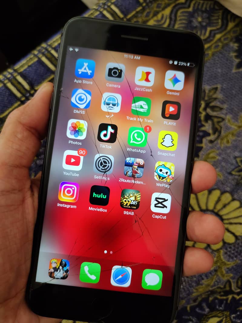 Apple iPhone 8 Plus 0