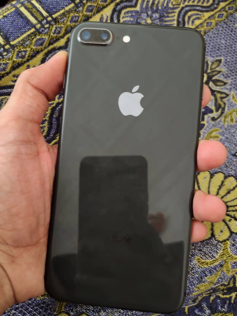Apple iPhone 8 Plus 3