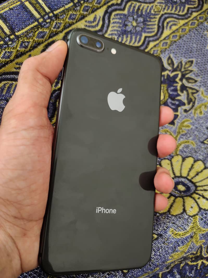 Apple iPhone 8 Plus 4