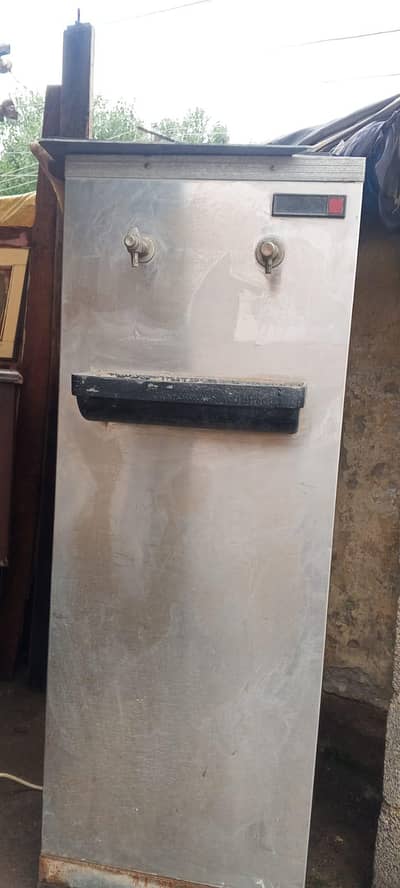 water dispenser in running condition 9/10 in used .
