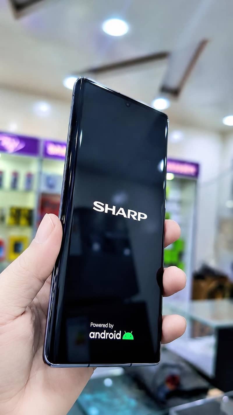 Sharp Aquos R5G 1