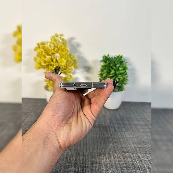 Sharp Aquos R5G 2