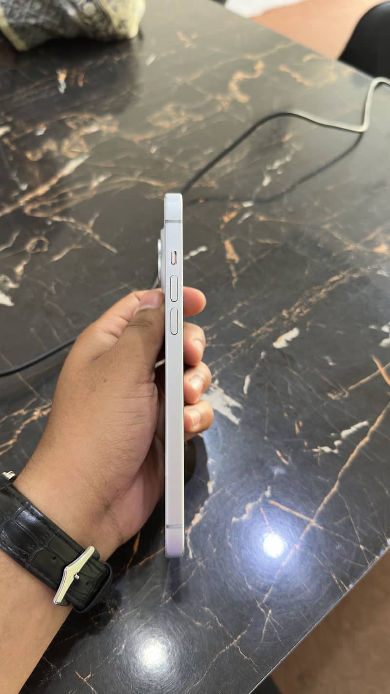 Apple iPhone 15 plus 8