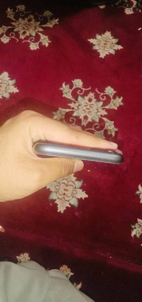 Apple iPhone 11 3