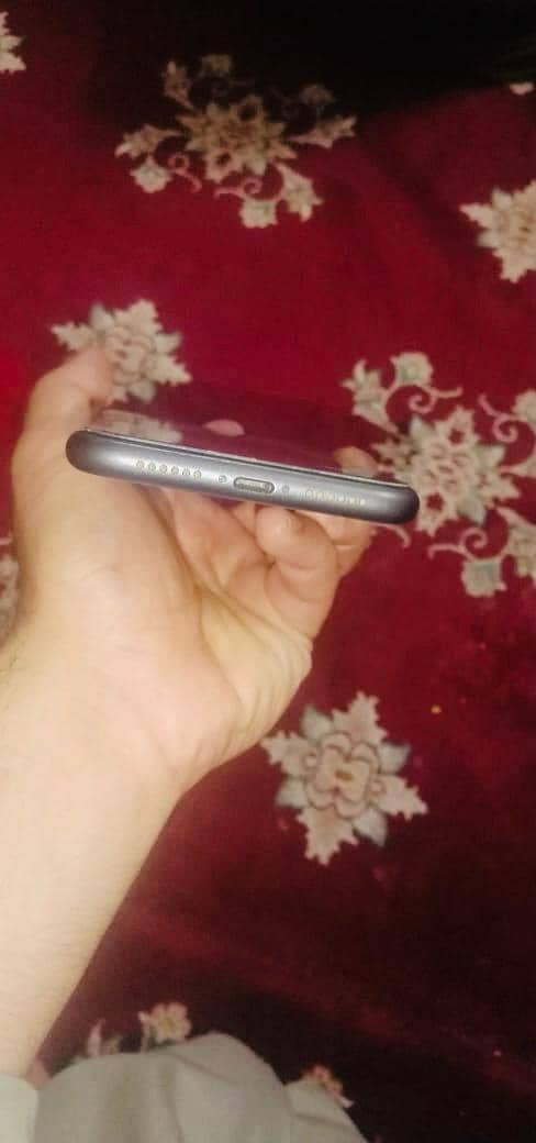 Apple iPhone 11 7