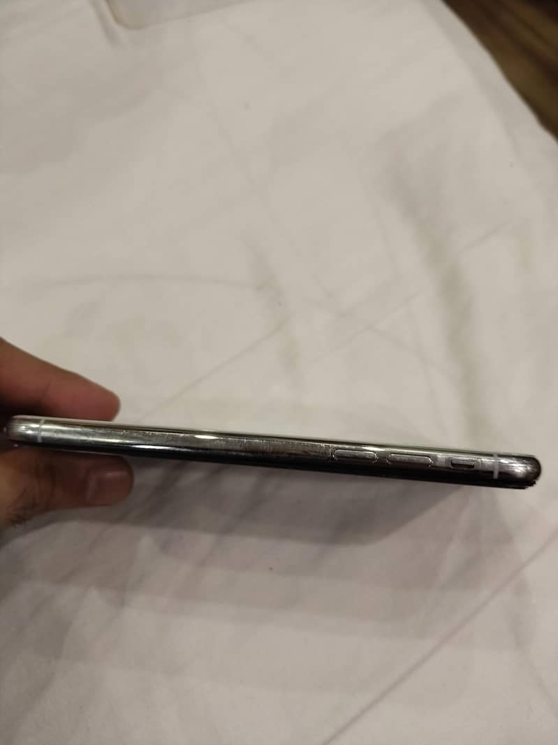 Apple iPhone X 3