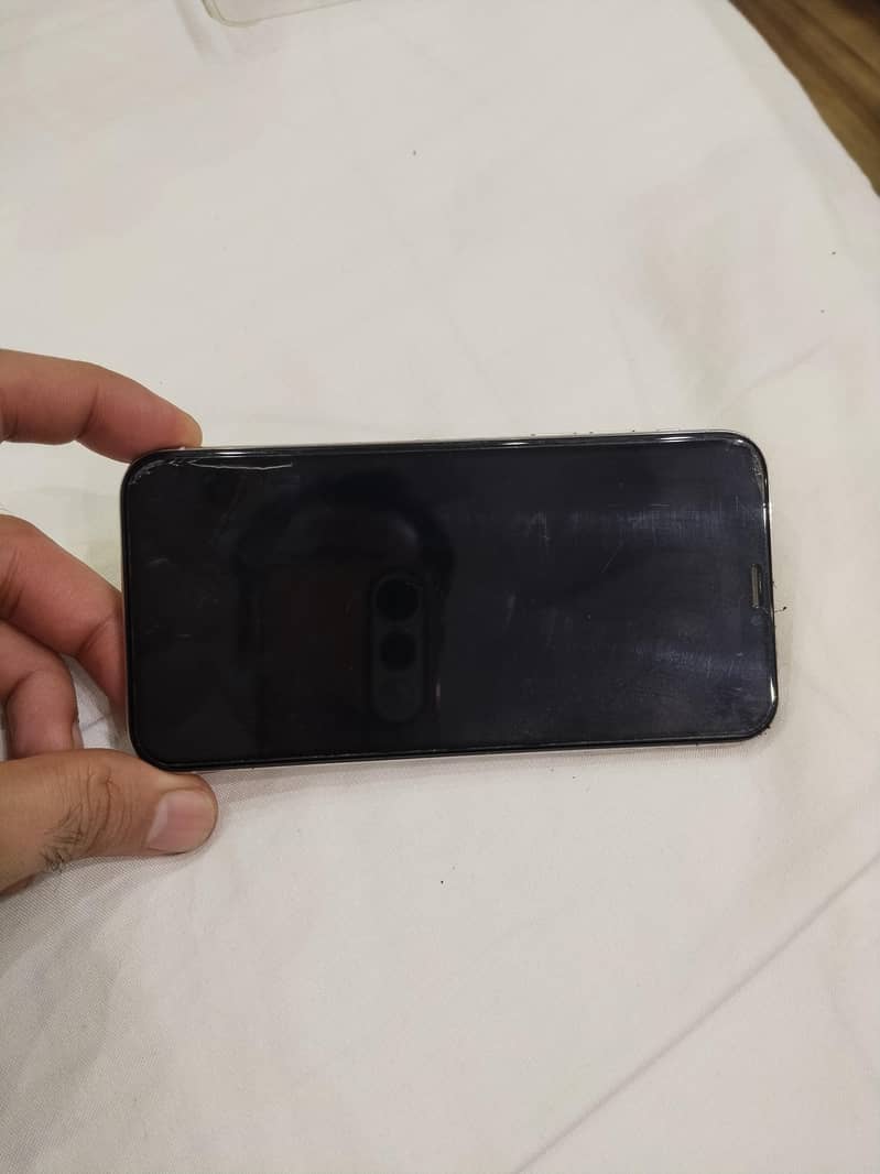 Apple iPhone X 4