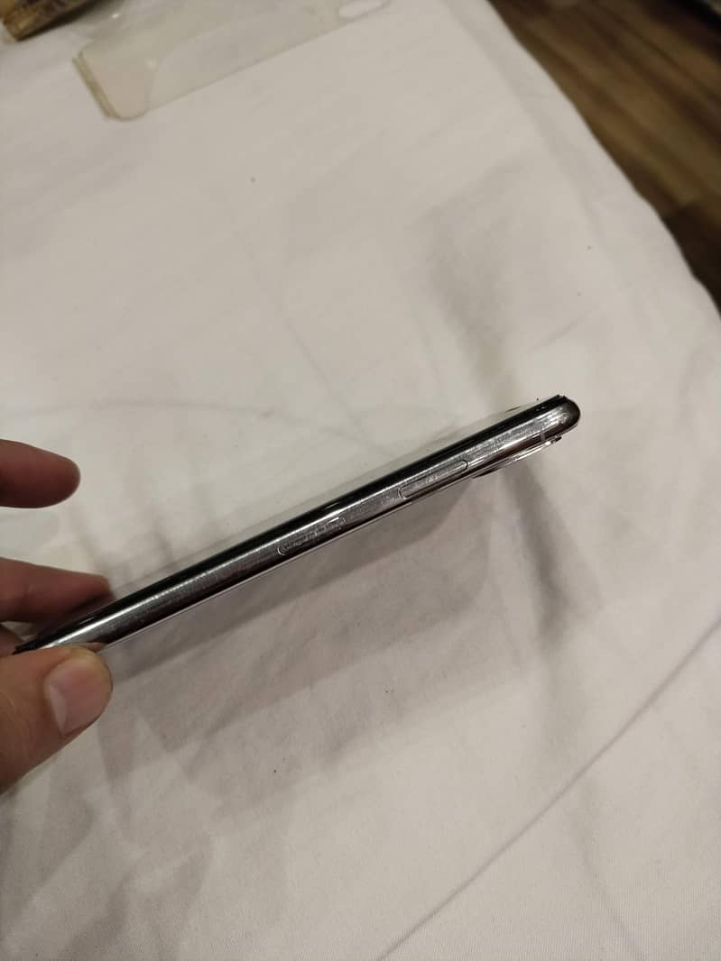 Apple iPhone X 5