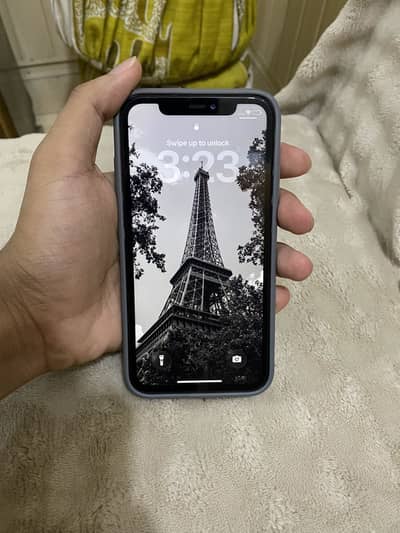 IPHONE 11 FACTORY UNLOCKED IN EXCELLENT CONDITION