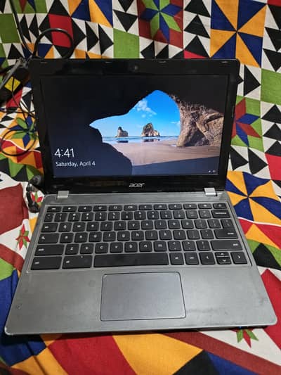 Acer C740 4gb ram 128gb SSD windows edition
