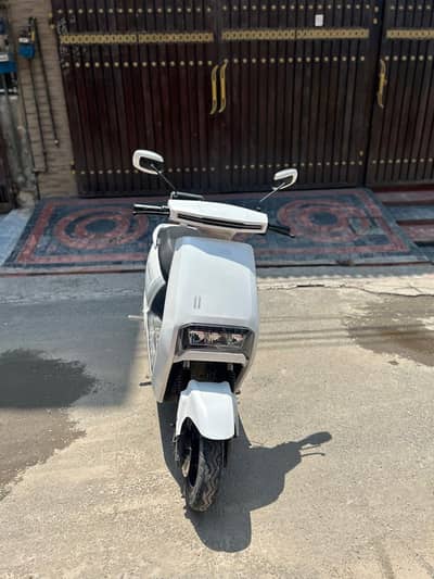 evee c1  2024 model only 7k  driven