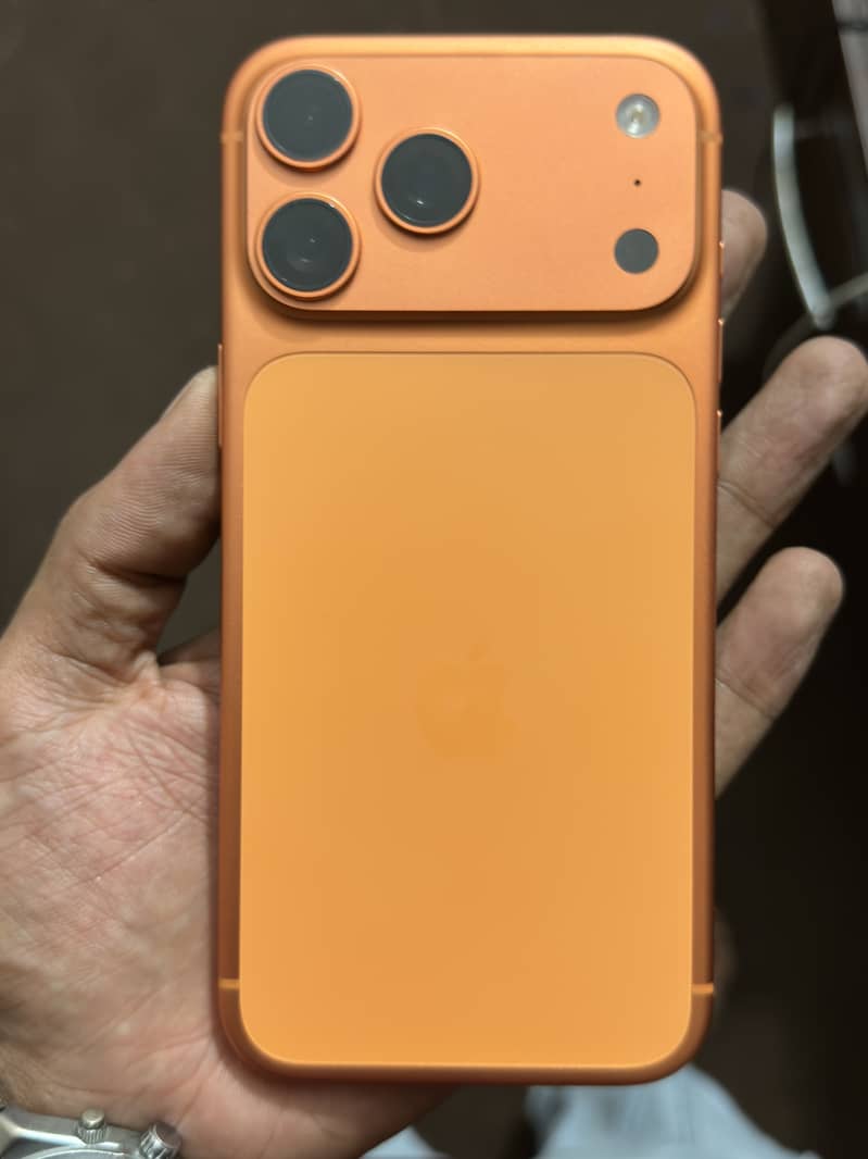 Apple iPhone 17 Pro Max 4