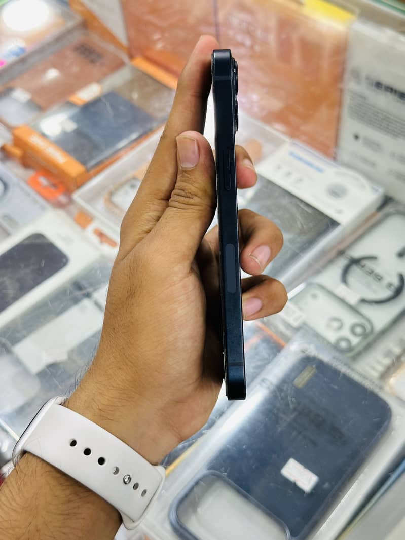 Apple iPhone 13 3