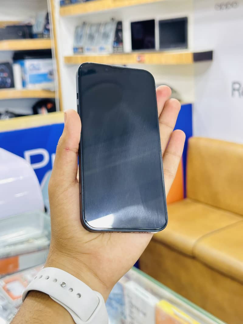 Apple iPhone 13 5
