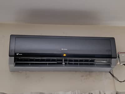 Gree Invertor 1.5 ton Ac heat and cool in immaculate condition
