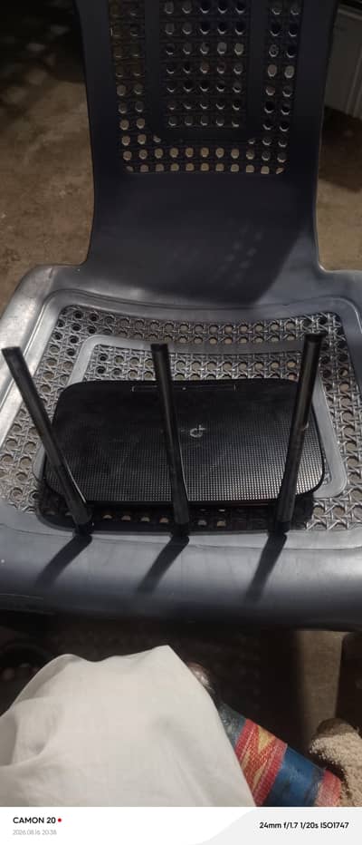 Tp-Link Router & Charger With UniCom & Charger 10 by 10 Condition