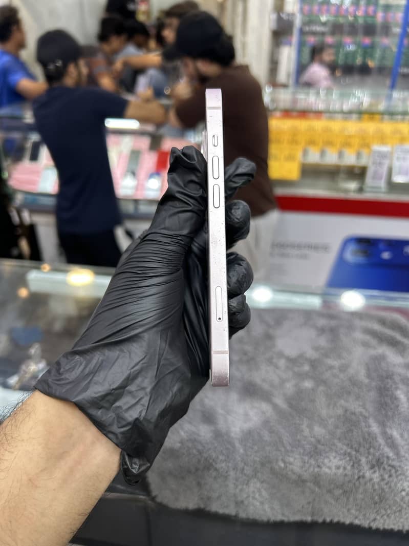 Apple iPhone 13 1