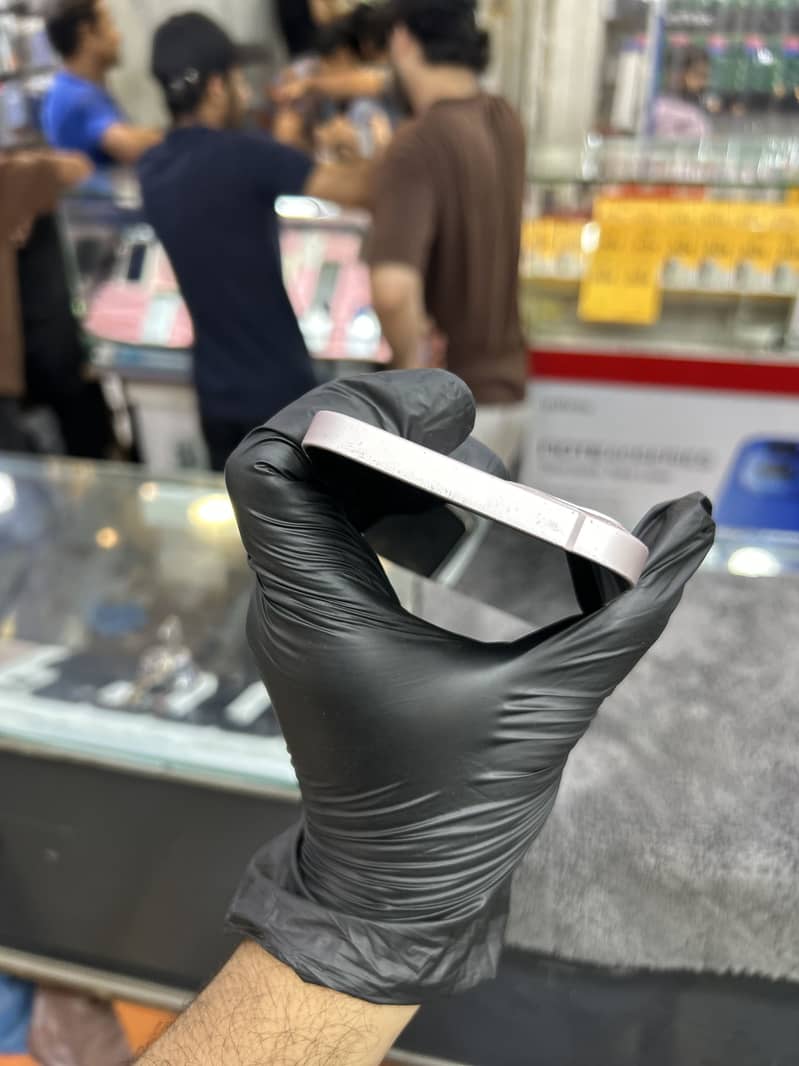 Apple iPhone 13 4