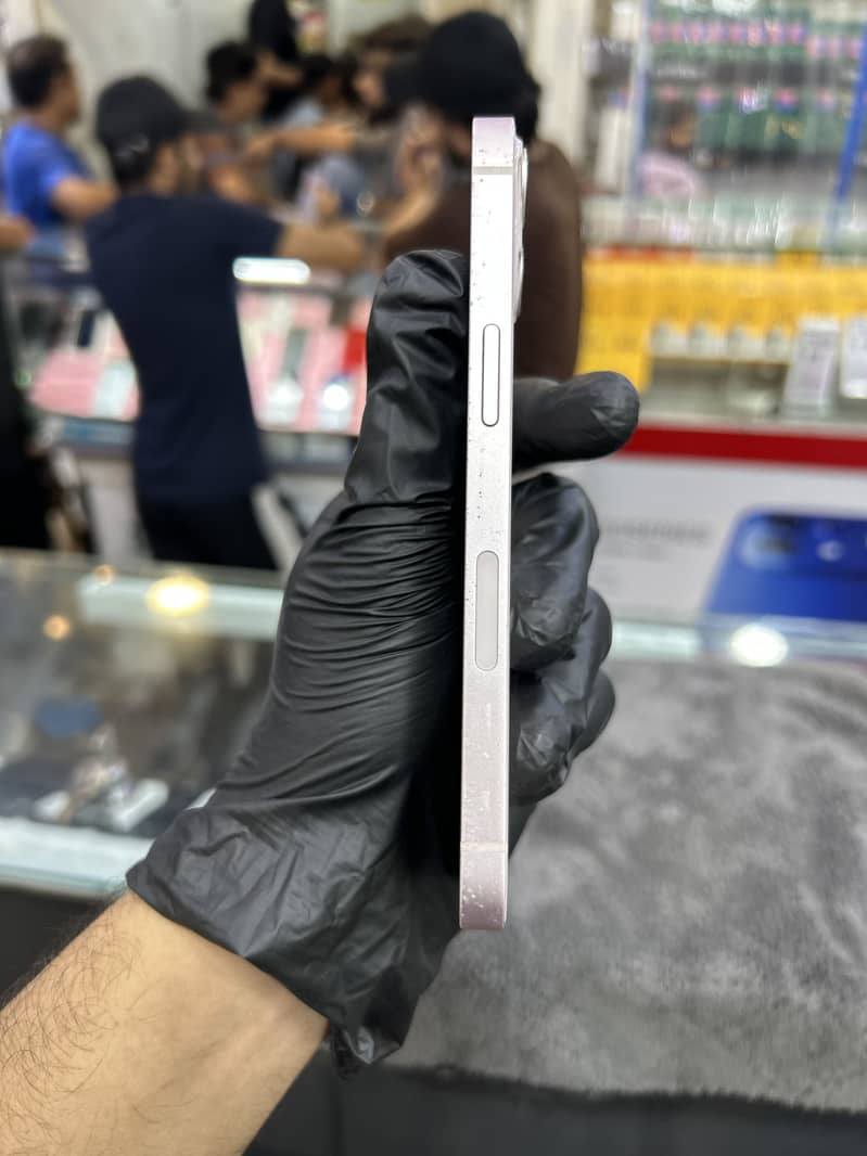 Apple iPhone 13 5