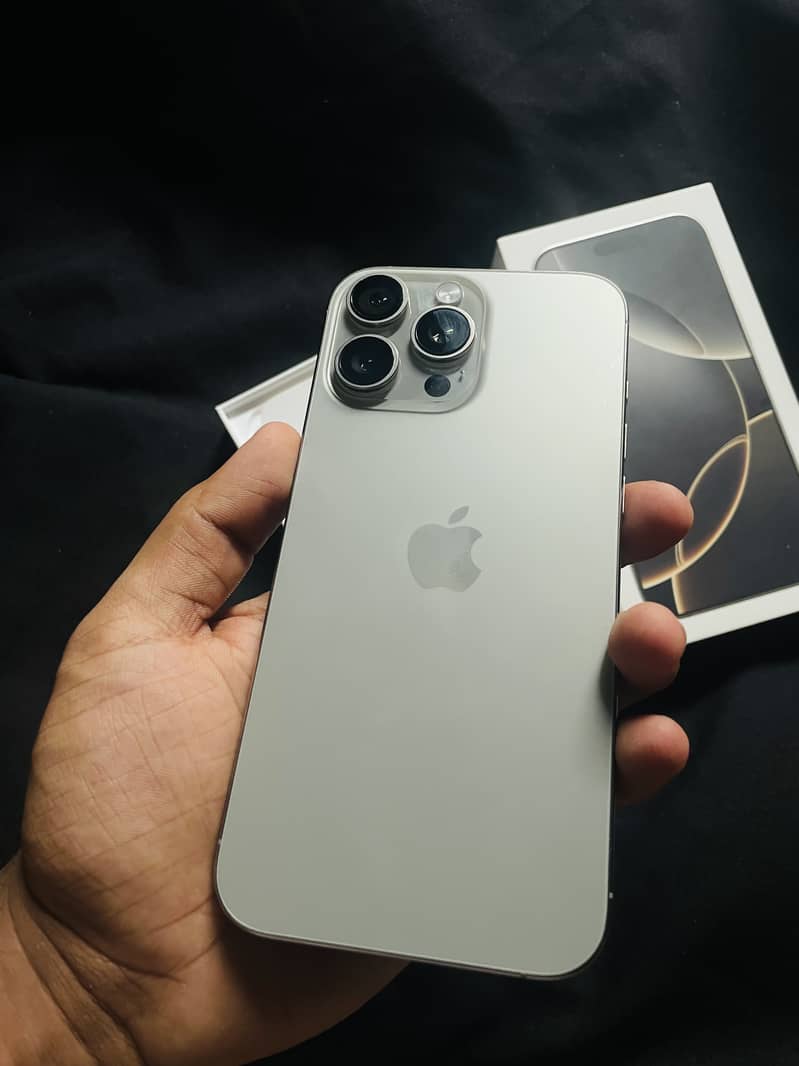 Apple iPhone 16 pro max 4