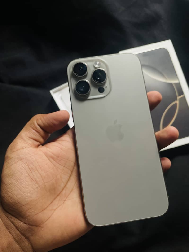 Apple iPhone 16 pro max 5